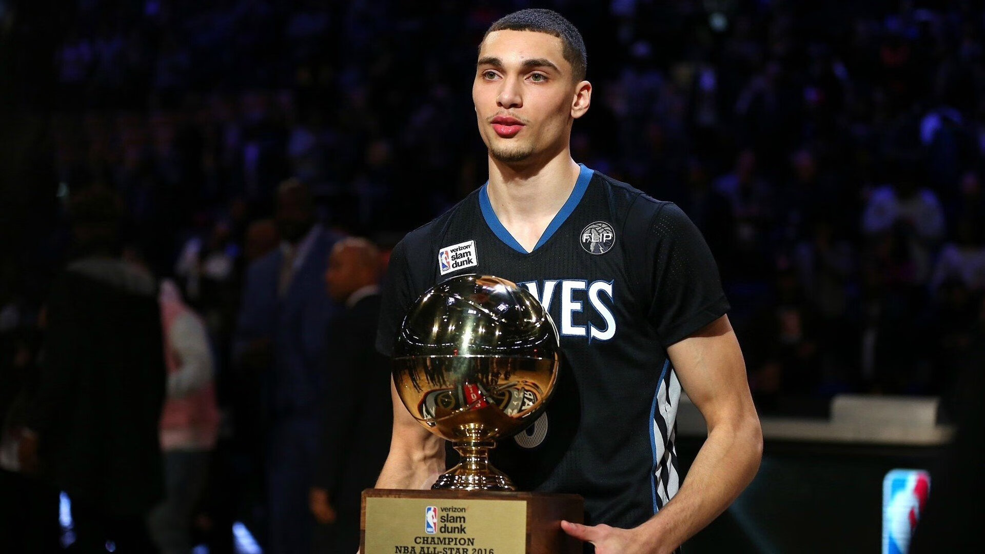 约基奇魔法秀掀翻天津!欧洲魔术师用教科书表演定义现代篮球